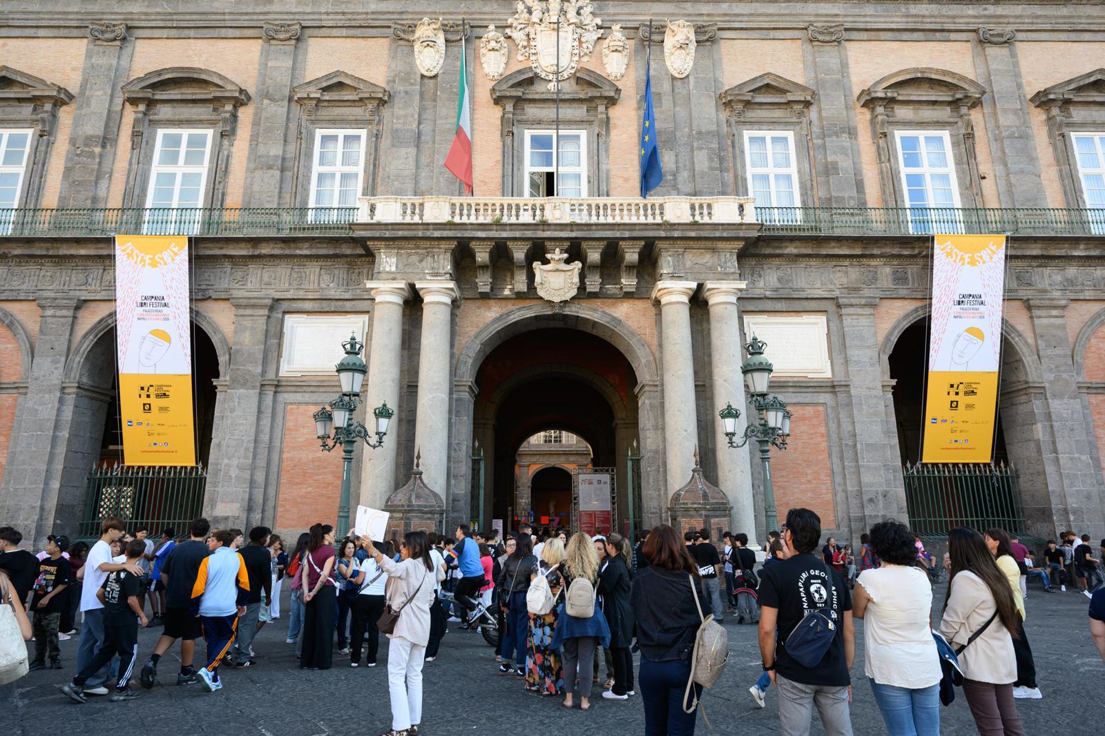 CULTURA. SI CHIUDE CON OLTRE QUARANTAMILA PRESENZE  LA QUINTA EDIZIONE DEL CAMPANIA LIBRI FESTIVAL